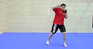 Zvedák (P), hák (Z), roundhouse kick (Z), front kick (P)