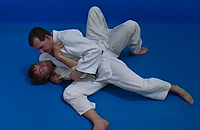 Přechod z kesa gatame do různých způsobů páčení