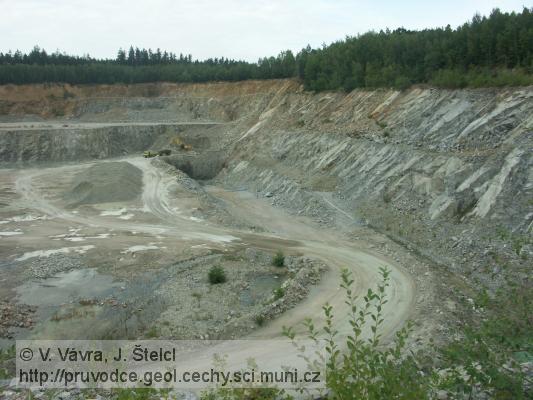 Ševětín: pohled na etážový lom