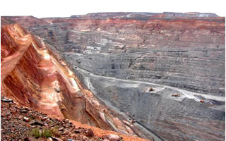 Hluboký jámový důl Super pit.